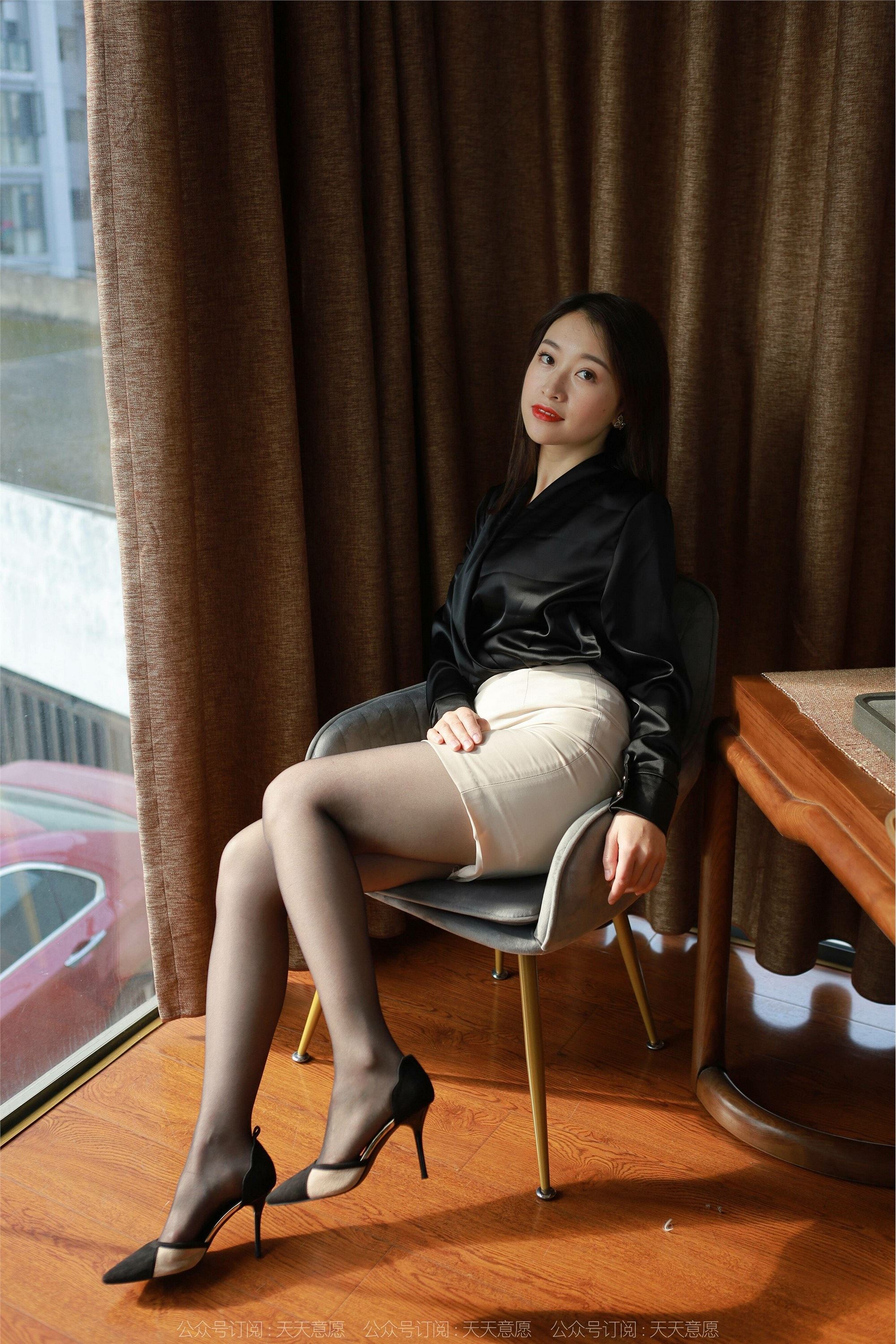 IESS Different thoughts Fun to 2022.02.04 Silk home 996: Black Silk Professional Dress by Xiaojie